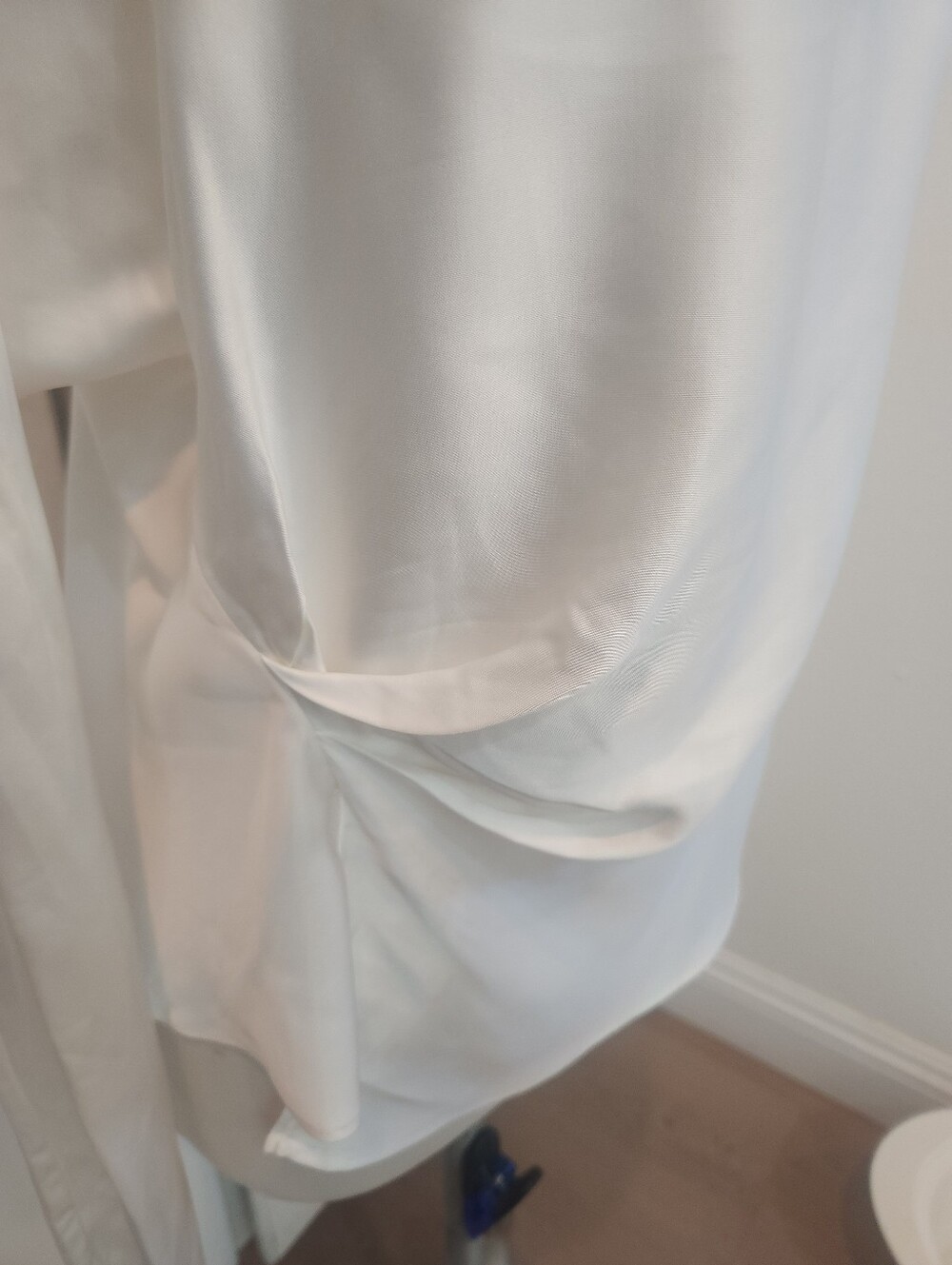 Elegant White Long-Sleeve Side-Tie Women's Top - Picture 2 of 4